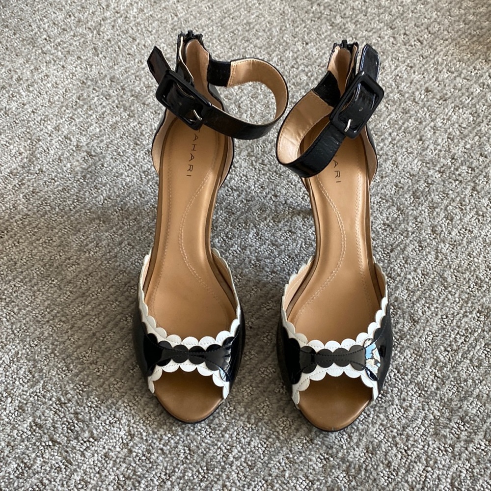 Tahari Jules Sandal